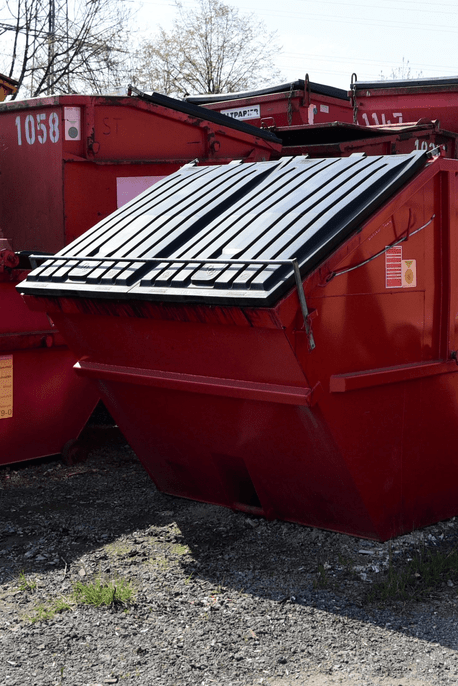 Roter Müllcontainer für Gewerbeabfälle