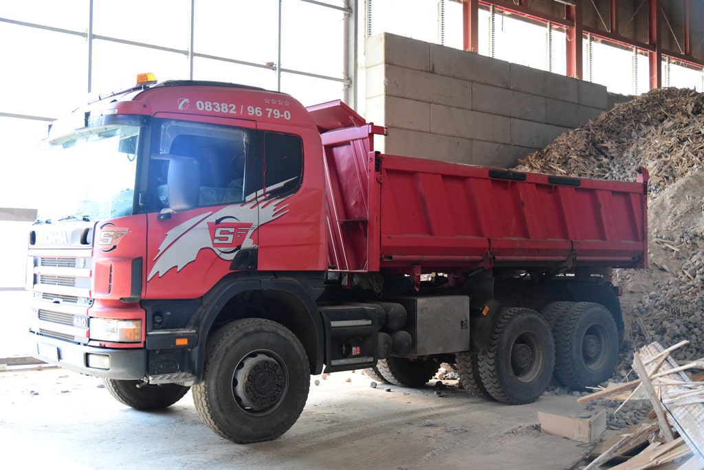 Kippwagen von Stark Lindau der Schutt abläd