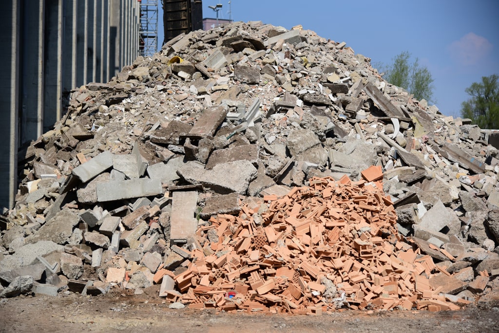 Bauschutt - Beton, Backsteine, etc. auf einem Haufen