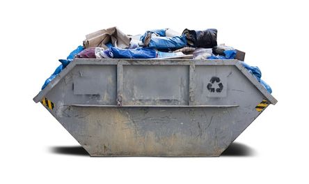 Entsorgung Wangen - Container gefüllt mit Abfällen
