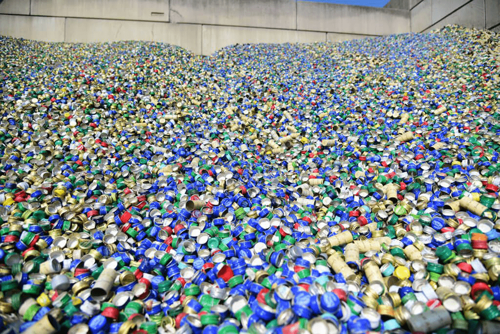 Ein mehr an Flaschendeckeln, die recycled werden sollen